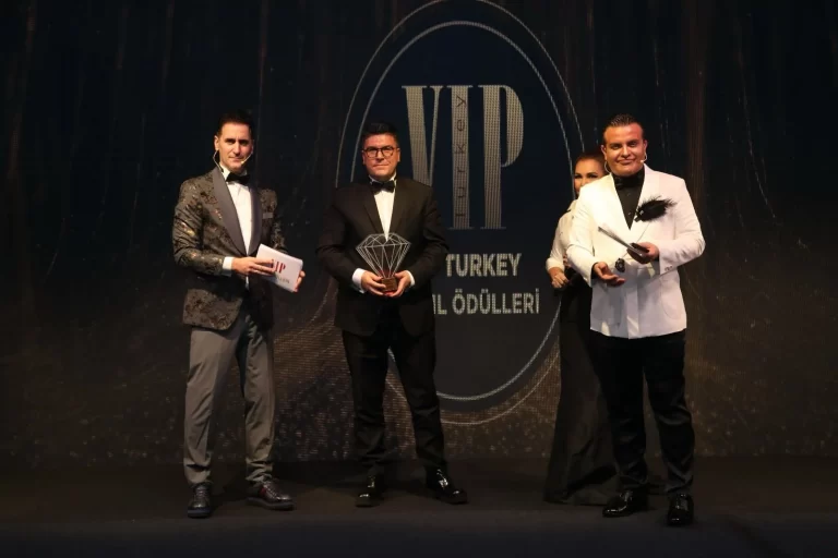 CELEBRITIES MEET AT THE VIP TURKEY GALLERY. PAR HUKUK RECEIVED THE LAW FIRM OF THE YEAR AWARD.